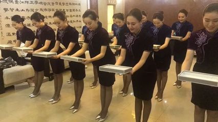 提升禮儀素養(yǎng)，樹(shù)立職業(yè)形象 山航空乘保障全國(guó)質(zhì)量管理小組活動(dòng)40周年紀(jì)念大會(huì)禮儀服務(wù)任務(wù)